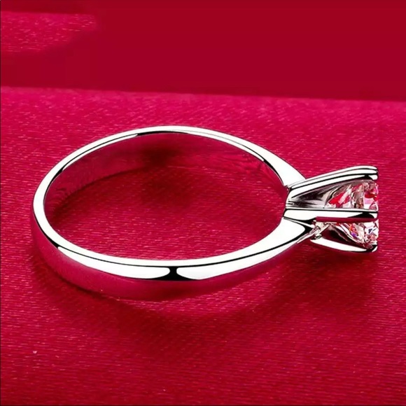 Beautiful 1 Carat AAA Zircon Wedding Ring - Picture 2 of 5